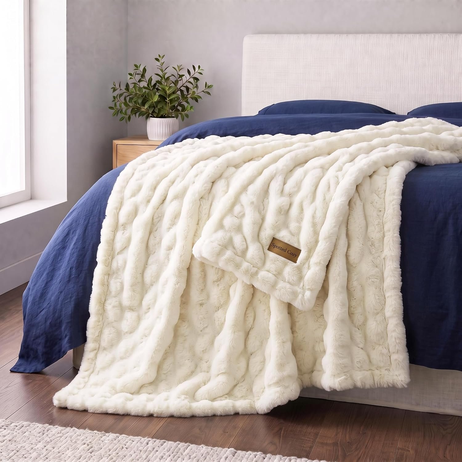 Double Sided Ruched Faux Rabbit Fur Throw Blanket for Couch - Image 3